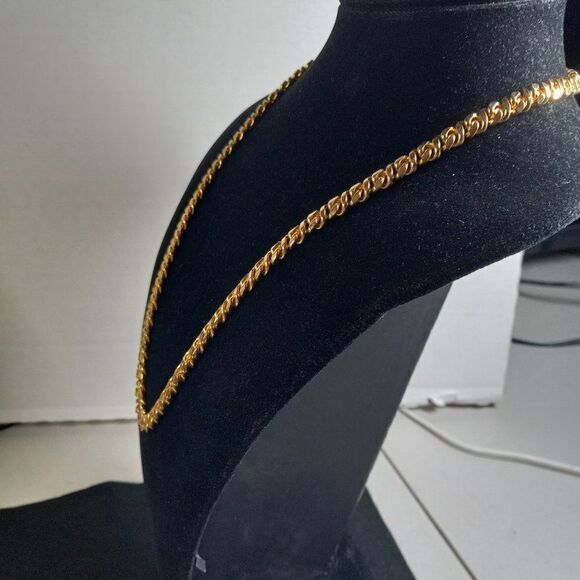 Gold Tone Metal Chain Necklace - Picture 2 of 5
